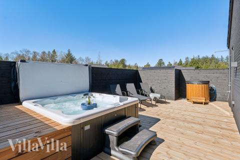 Nyt varmen i boblebadet i luksushus nr. 666 i Vestjylland