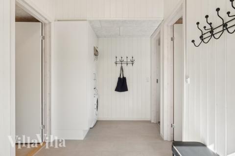 Det romslige inngangspartiet til luksushus nr. 666 i Vestjylland