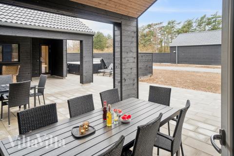 Luksushus nr. 622 har en deilig terrasse med gode hagemøbler til 18 personer.