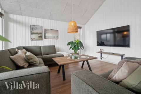 Sofakroken i luksushus nr. 621 i Bornholm.