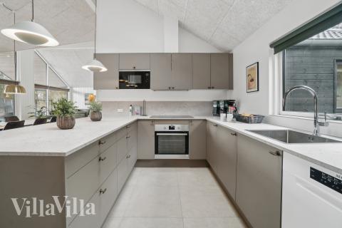 Kjøkkenet i luksushus nr. 621 er godt innrettet.