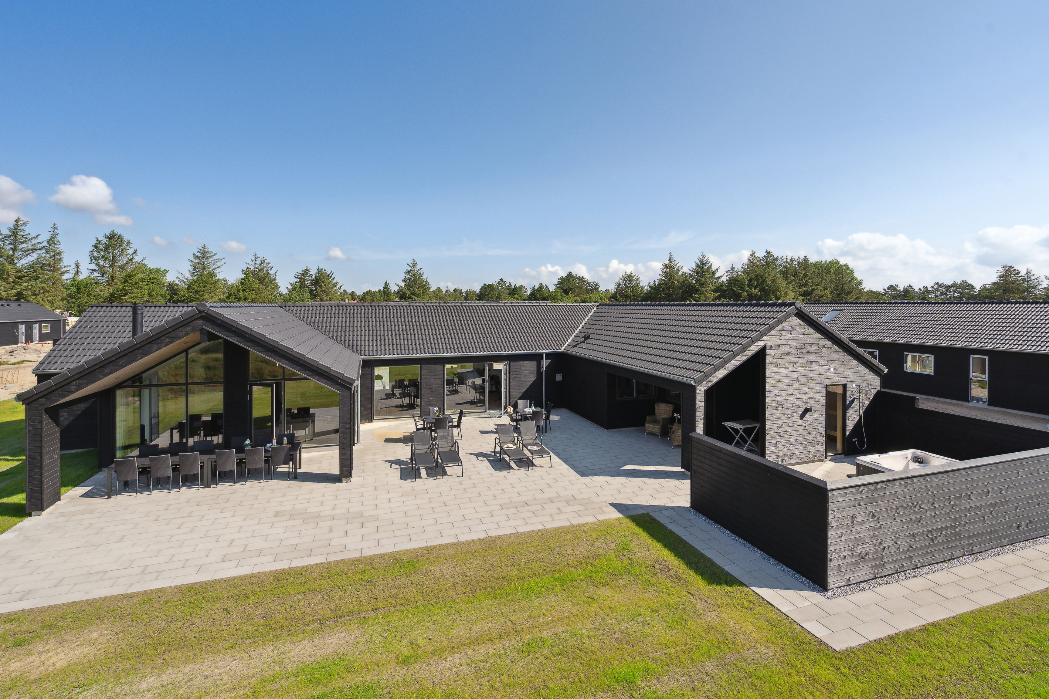 Dette lekre huset med svømmebasseng, nr. 695, med plass til 20 personer, ligger i Fyn og øyer