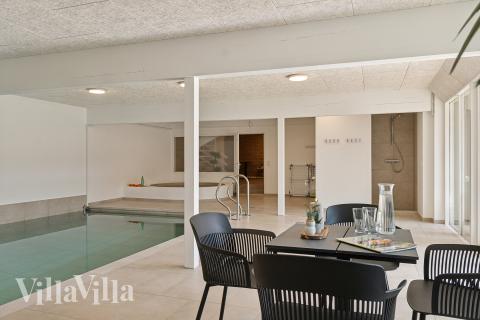 Ta en dukkert i bassenget i luksushus nr. 680 i Nordjylland.