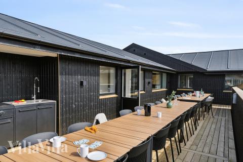 Luksushus nr. 680 har en deilig terrasse med gode hagemøbler til 32 personer.