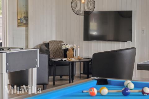 Luksushus nr. 658 til 20 personer tilbyr et stort aktivitetsrom med bl.a. biljard og dart