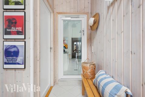 Det romslige inngangspartiet til luksushus nr. 339 i Nordsjælland