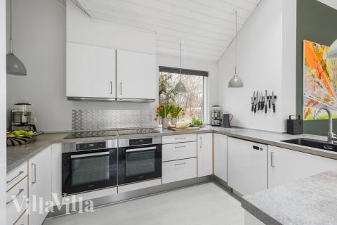 Kjøkkenet i luksushus nr. 339 er fullt utstyrt så dere lett kan lage mat til 16 personer.