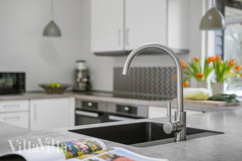 Kjøkkenet i luksushus nr. 339 er godt innrettet.