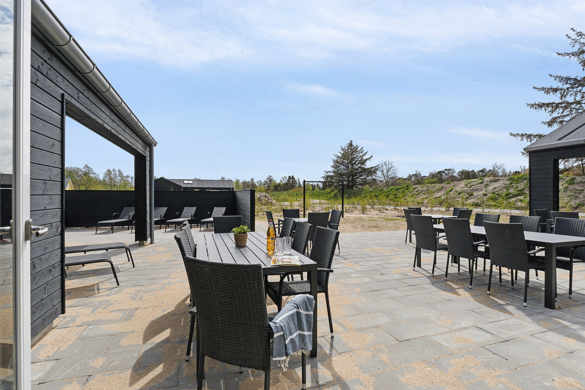 Luksushus nr. 910 har en deilig terrasse med gode hagemøbler til 30 personer.