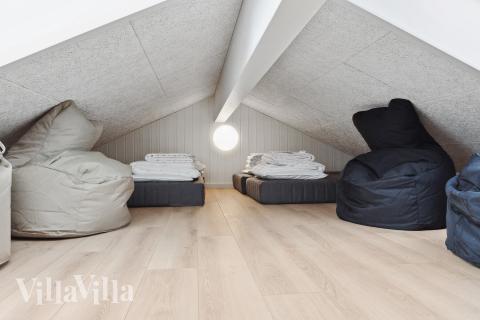 Noen av de 20 soveplassene i luksushus nr. 656 finnes på hems