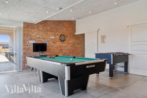 I tillegg til alle aktivitetsmulighetene i husets bassengavdeling, kan du også spille biljard, bordtennis og dart i luksushus nr. 607