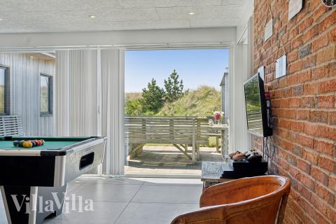 Luksushus nr. 607 til 18 personer tilbyr et stort aktivitetsrom med bl.a. biljard og dart