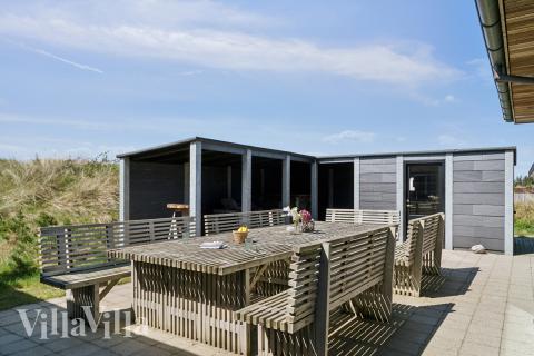 Luksushus nr. 607 har en deilig terrasse med gode hagemøbler til 18 personer.