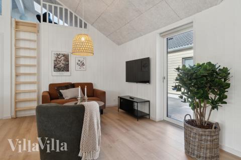 I tillegg til alle aktivitetsmulighetene i husets bassengavdeling, kan du også spille biljard, bordtennis og dart i luksushus nr. 803