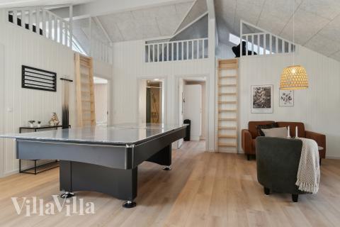 Luksushus nr. 803 til 16 personer tilbyr et stort aktivitetsrom med bl.a. biljard og dart