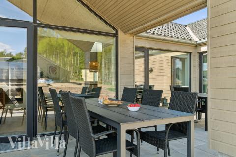 Luksushus nr. 803 har en deilig terrasse med gode hagemøbler til 16 personer.