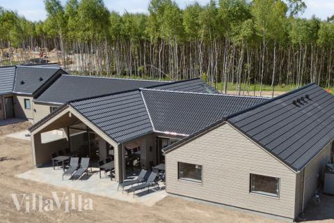 Dette lekre huset med svømmebasseng, nr. 803, med plass til 16 personer, ligger i Østjylland