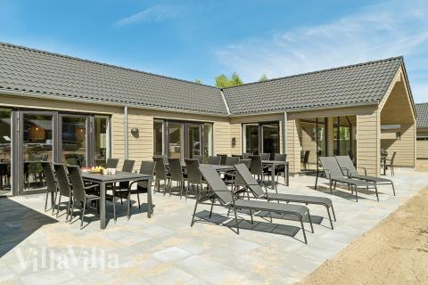 Luksushus nr. 809 har en deilig terrasse med gode hagemøbler til 24 personer.