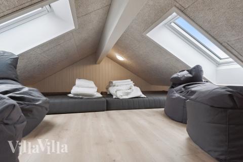 Noen av de 20 soveplassene i luksushus nr. 659 finnes på hems