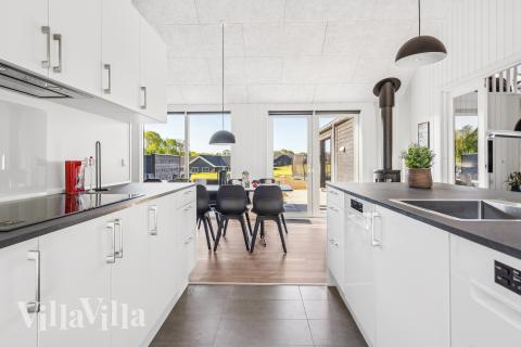 Kjøkkenet i luksushus nr. 657 er godt innrettet.