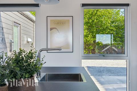 Kjøkkenet i luksushus nr. 657 i Sydjylland er godt innrettet.