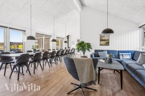 Oppholdsrom med plass til 20 i luksushus nr. 657.