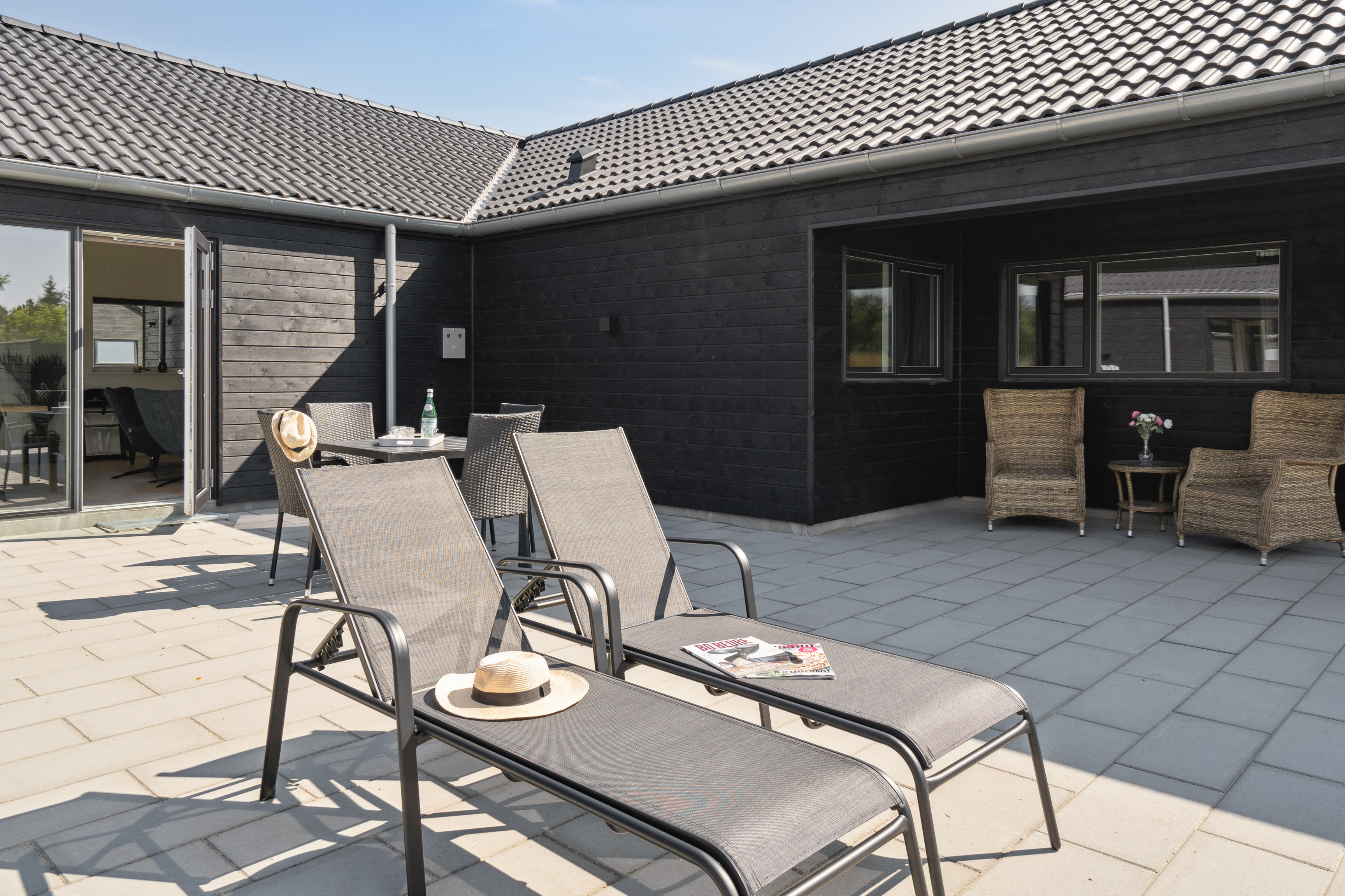 Nyt en grillkveld på terrassen i luksushus nr. 697 i Lolland/Falster/Møn