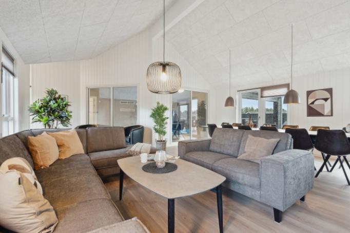 Sofakroken i luksushus nr. 699 i Nordjylland.