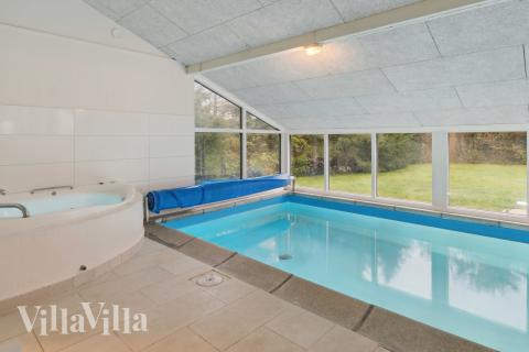 Det flotte bassenget i luksushus nr. 689 til 10 personer