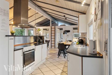 Kjøkkenet i luksushus nr. 689 er fullt utstyrt så dere lett kan lage mat til 10 personer.