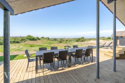 Luksushus nr. 909 har en deilig terrasse med gode hagemøbler til 12 personer.