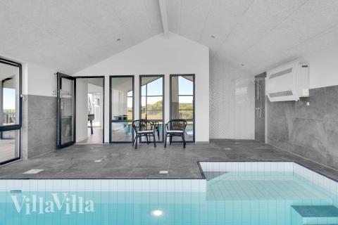 Det flotte bassenget i luksushus nr. 909 til 12 personer