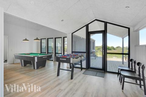 I tillegg til alle aktivitetsmulighetene i husets bassengavdeling, kan du også spille biljard, bordtennis og dart i luksushus nr. 909