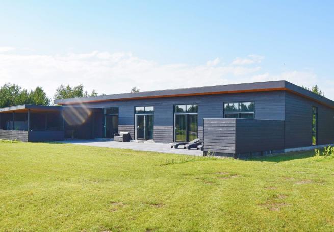 Dette lekre huset med spa, nr. 908, med plass til 14 personer, ligger i Lolland/Falster/Møn