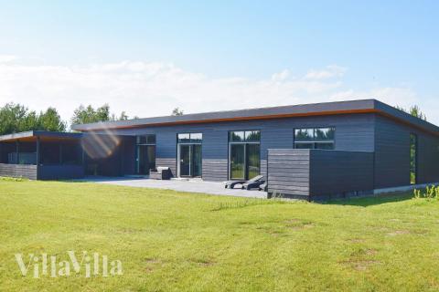 Dette lekre huset med spa, nr. 908, med plass til 14 personer, ligger i Lolland/Falster/Møn