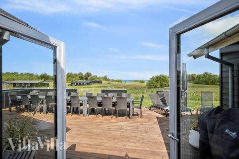 Luksushus nr. 690 har en deilig terrasse med gode hagemøbler til 20 personer.