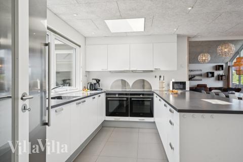 Kjøkkenet i luksushus nr. 690 er fullt utstyrt så dere lett kan lage mat til 20 personer.