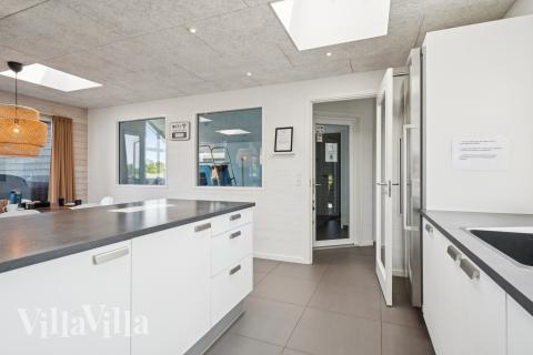 Kjøkkenet i luksushus nr. 690 er godt innrettet.