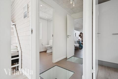 Det romslige inngangspartiet til luksushus nr. 690 i Østjylland