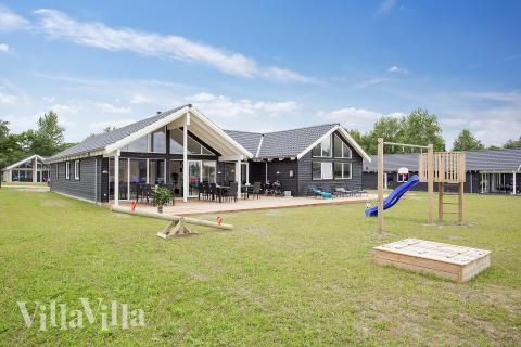 Dette lekre huset med svømmebasseng, nr. 388, med plass til 16 personer, ligger i Nordsjælland