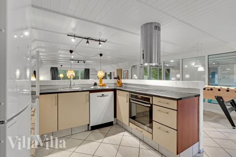 Kjøkkenet i luksushus nr. 552 er godt innrettet.