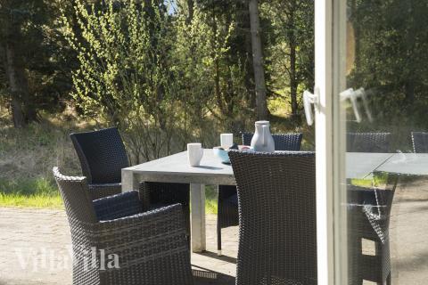 Luksushus nr. 552 har en deilig terrasse med gode hagemøbler til 12 personer.