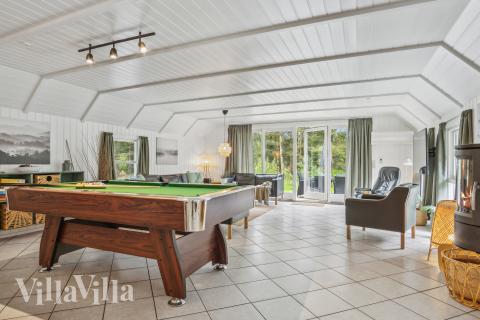 Luksushus nr. 552 til 12 personer tilbyr et stort aktivitetsrom med bl.a. biljard og dart