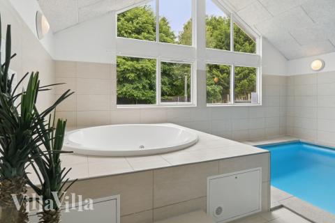 Nyt varmen i boblebadet i luksushus nr. 320 i Østjylland