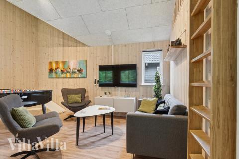 Luksushus nr. 320 til 18 personer tilbyr et stort aktivitetsrom med bl.a. biljard og dart