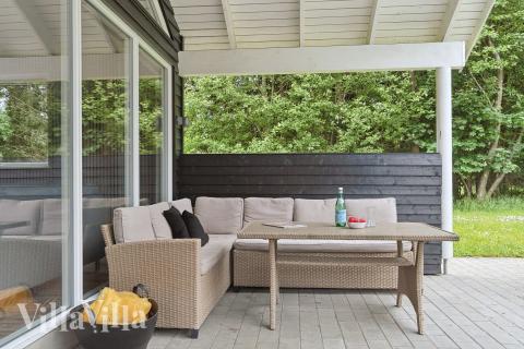 Luksushus nr. 320 har en deilig terrasse med gode hagemøbler til 18 personer.