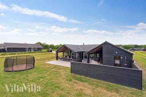 Dette lekre huset med svømmebasseng, nr. 632, med plass til 18 personer, ligger i Sydjylland