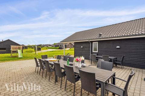 På terrassen i feriehus nr. 508 er det plass til 20 personer.