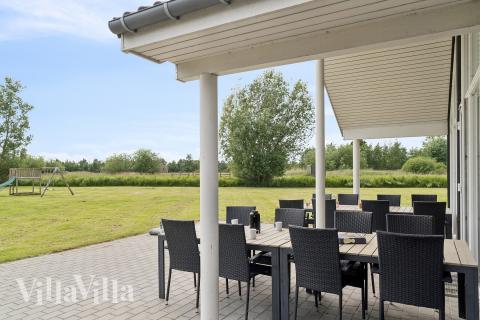 Luksushus nr. 459 har en deilig terrasse med gode hagemøbler til 16 personer.