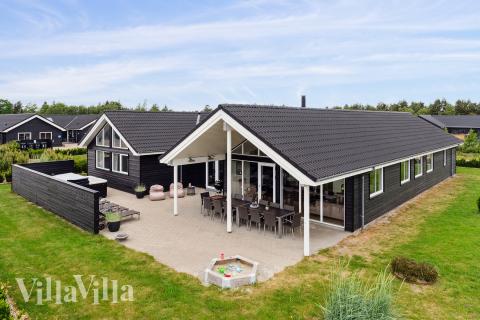 Dette lekre huset med svømmebasseng, nr. 458, med plass til 18 personer, ligger i Vestjylland
